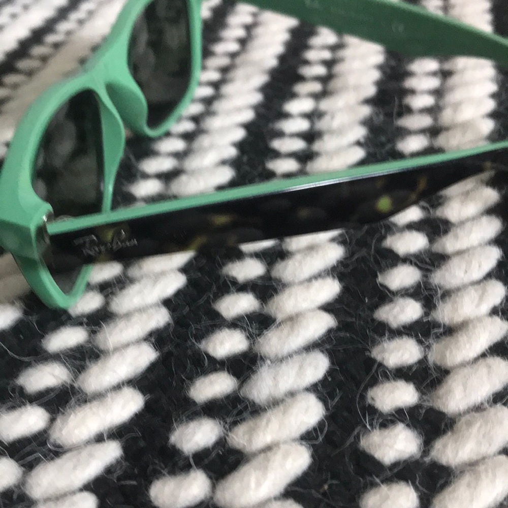 Authentic Ray Ban sunglasses - Picture 3 of 3